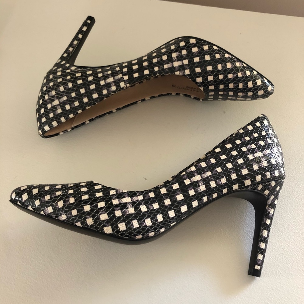 Cole Haan pumps size 7. Brand new without box.